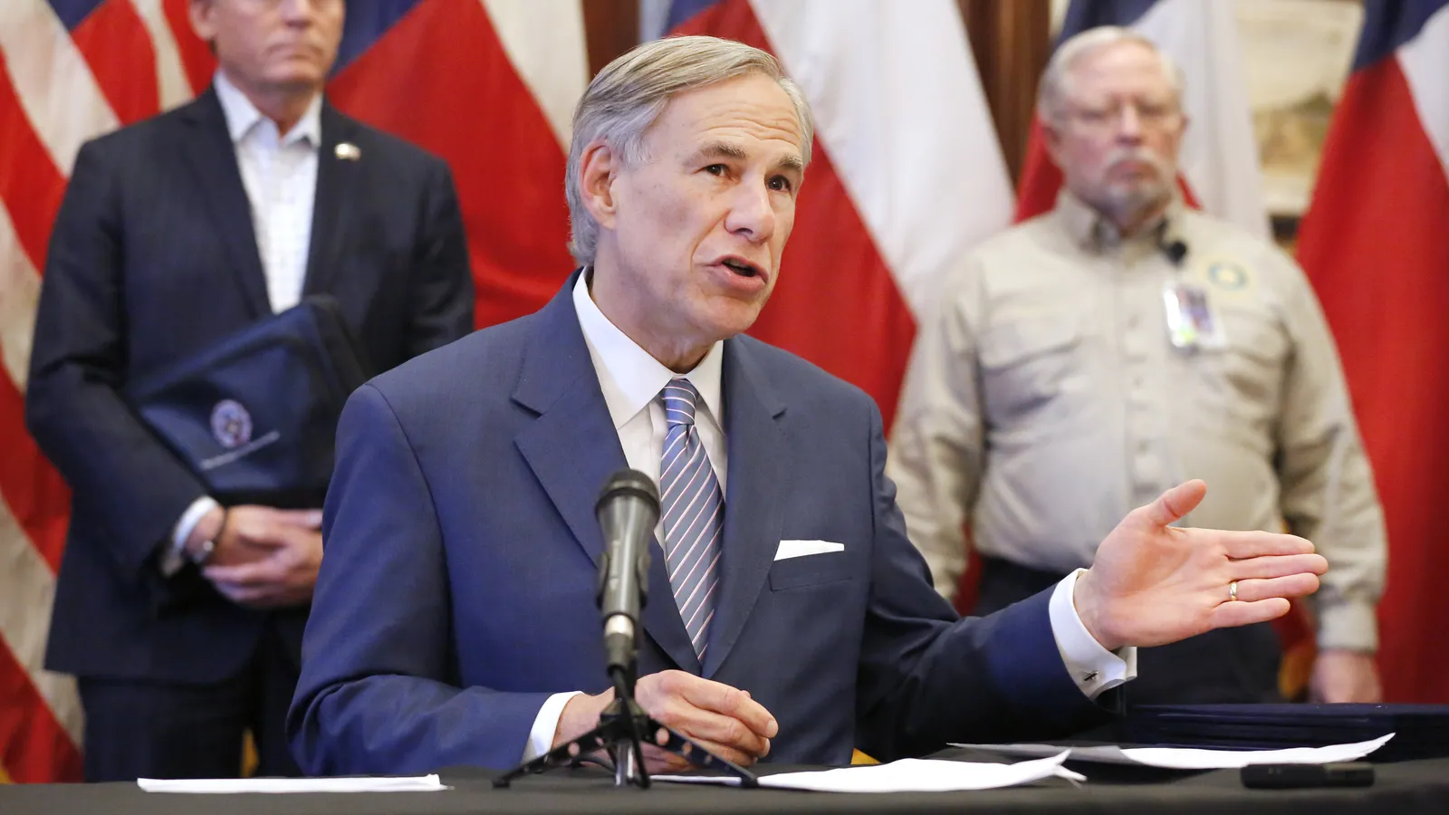 Texas Governor Enacts Stringent Immigration Law to Arrest and Deport Migrants