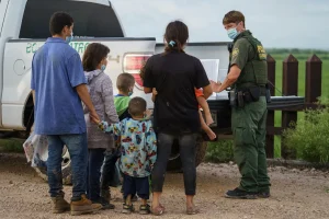 Texas Governor Enacts Stringent Immigration Law to Arrest and Deport Migrants 