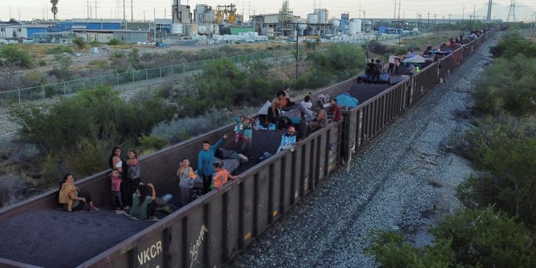 Railway Operations at Texas Border Crossings to Halt Temporarily Due to Migrant Crisis