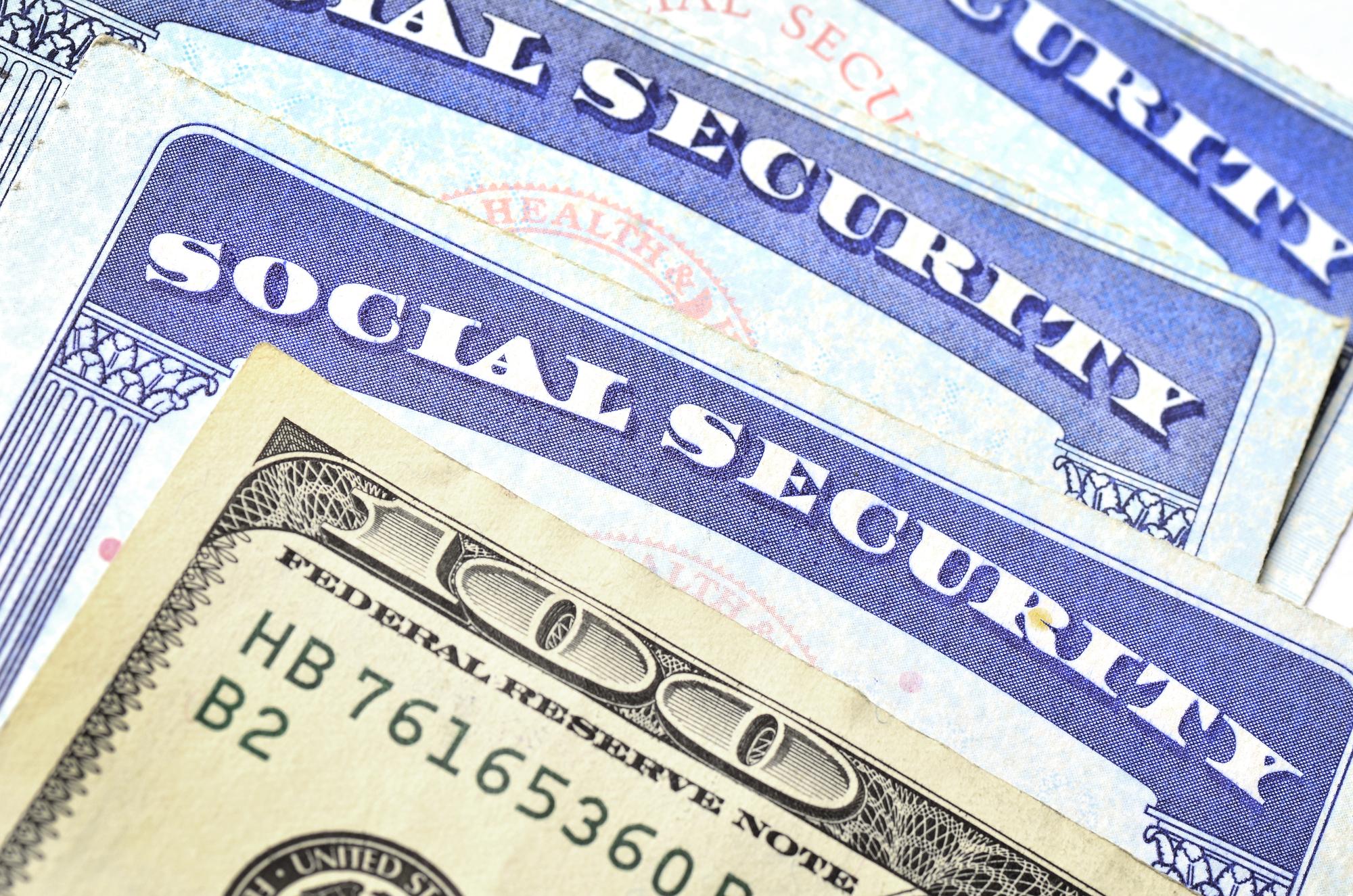 Shocking Survey Results: Over 60% of Seniors Outraged by 2024 Social Security Increase