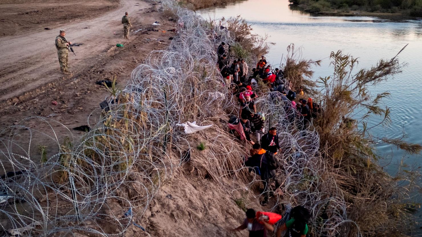 DOJ urges U.S. Supreme Court to let Border Patrol cut Texas’ razor wire