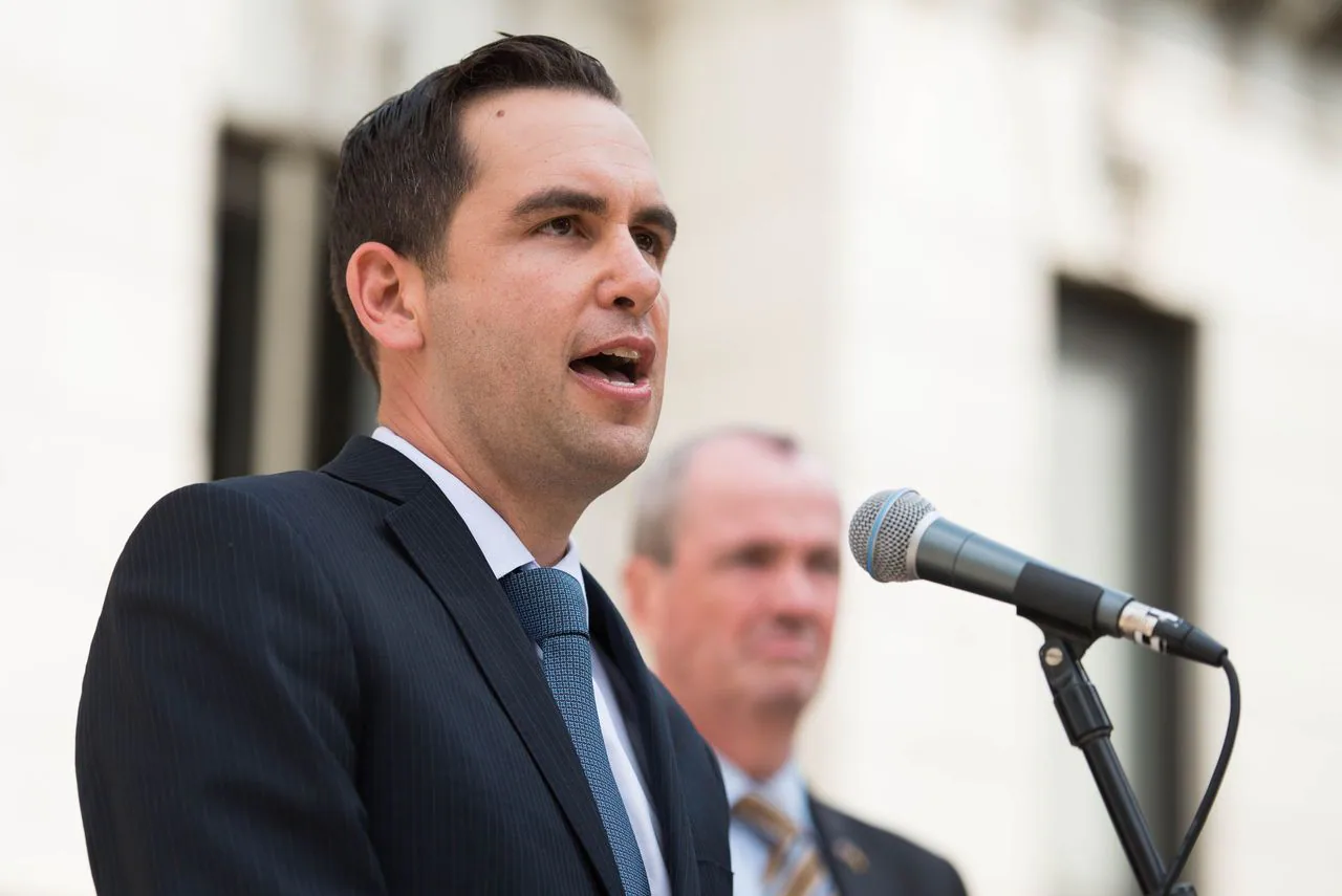 In shadow of Statue of Liberty, Fulop and Jersey City officials say they won’t turn backs on migrants