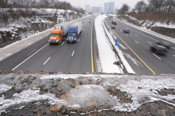 Winter storm leaves 14 dead in Tennessee, Northeast on alert