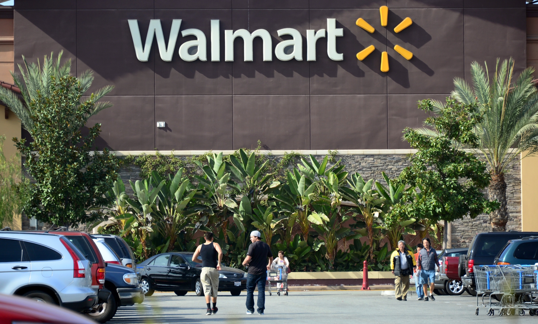 Texas man sues Walmart, asks for $100 million or unlimited free shopping for life