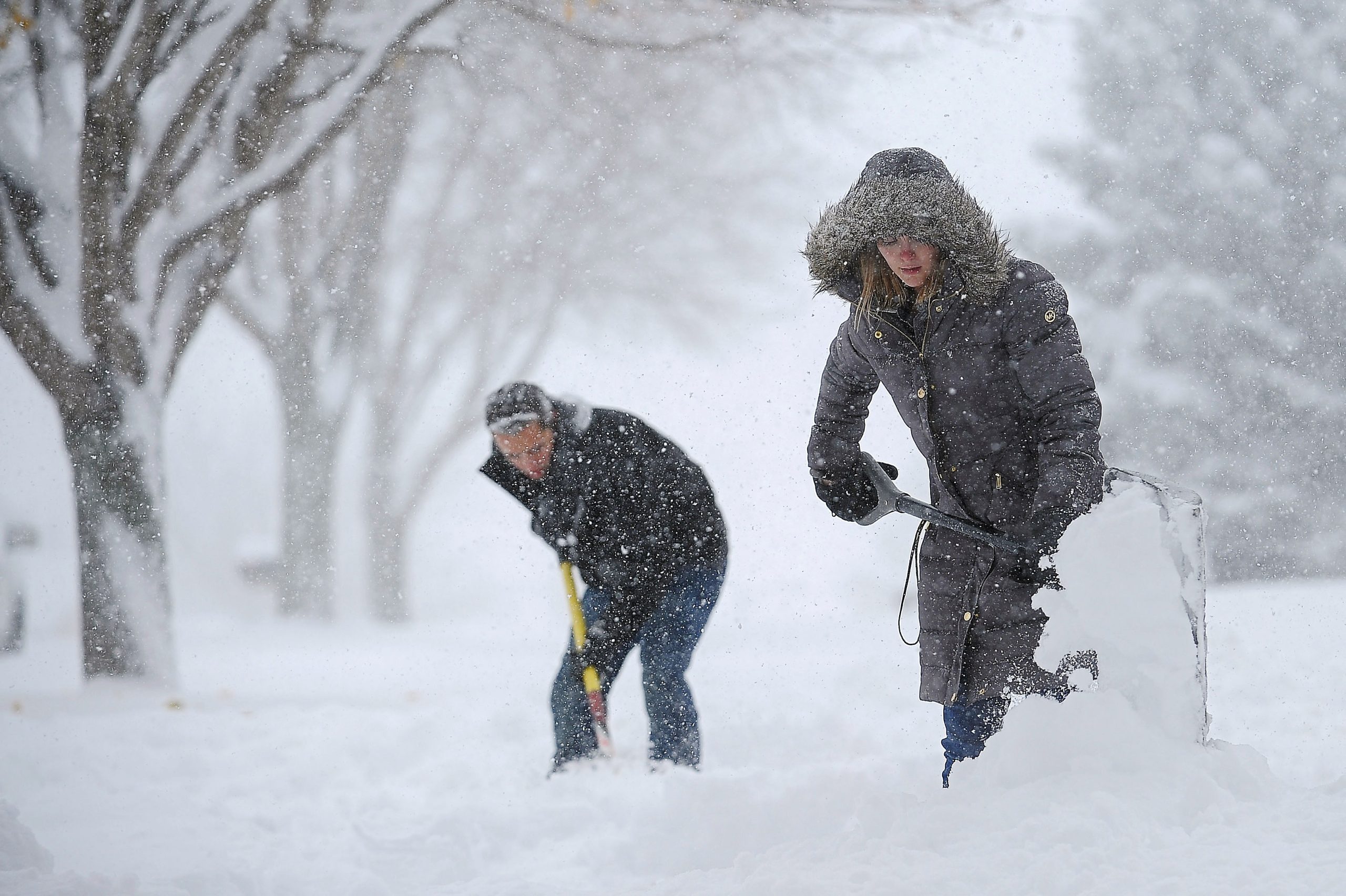 Snow all but shuts down travel in southern Middle Tennessee